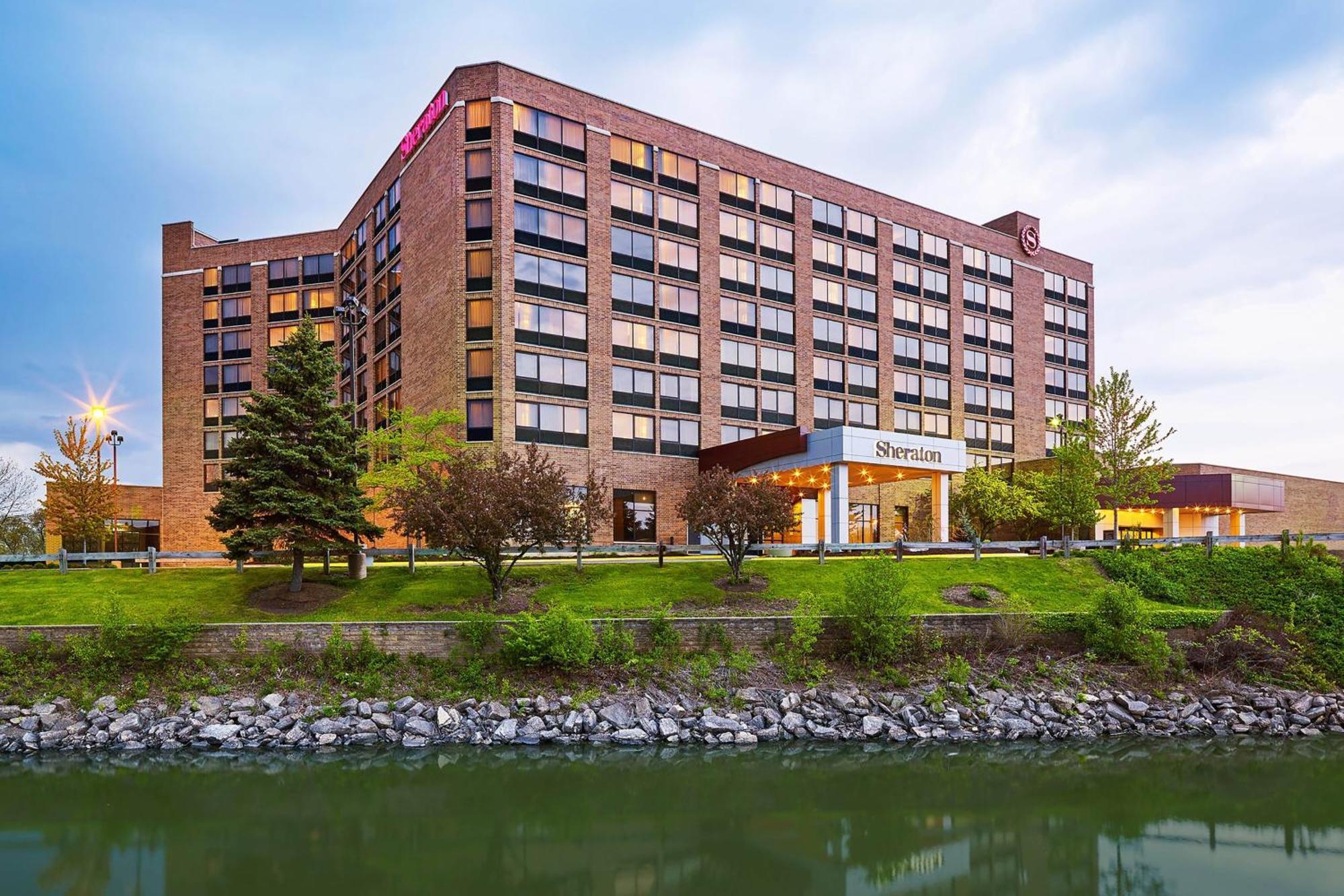 Sheraton Lisle Naperville Hotel Exterior photo